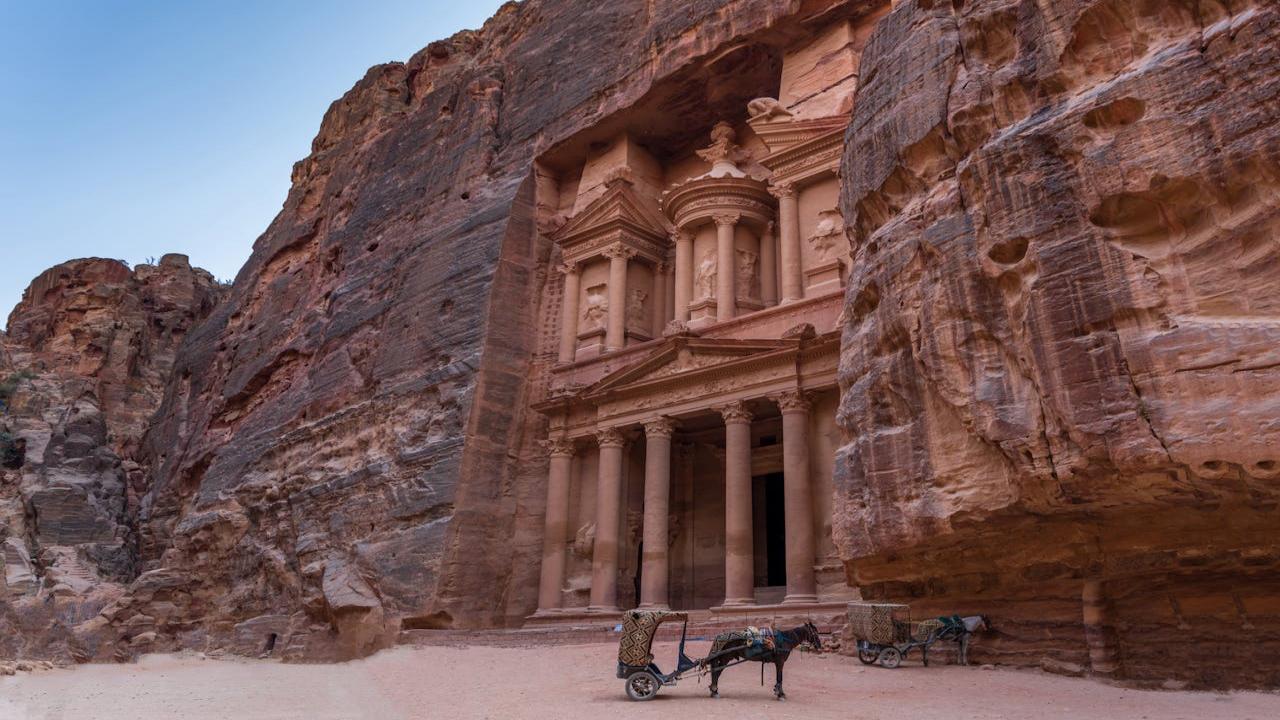 https://store.abax.bg/book.abax.bg/img_tour/3039/gallery/ZJAP3GRN.jpg